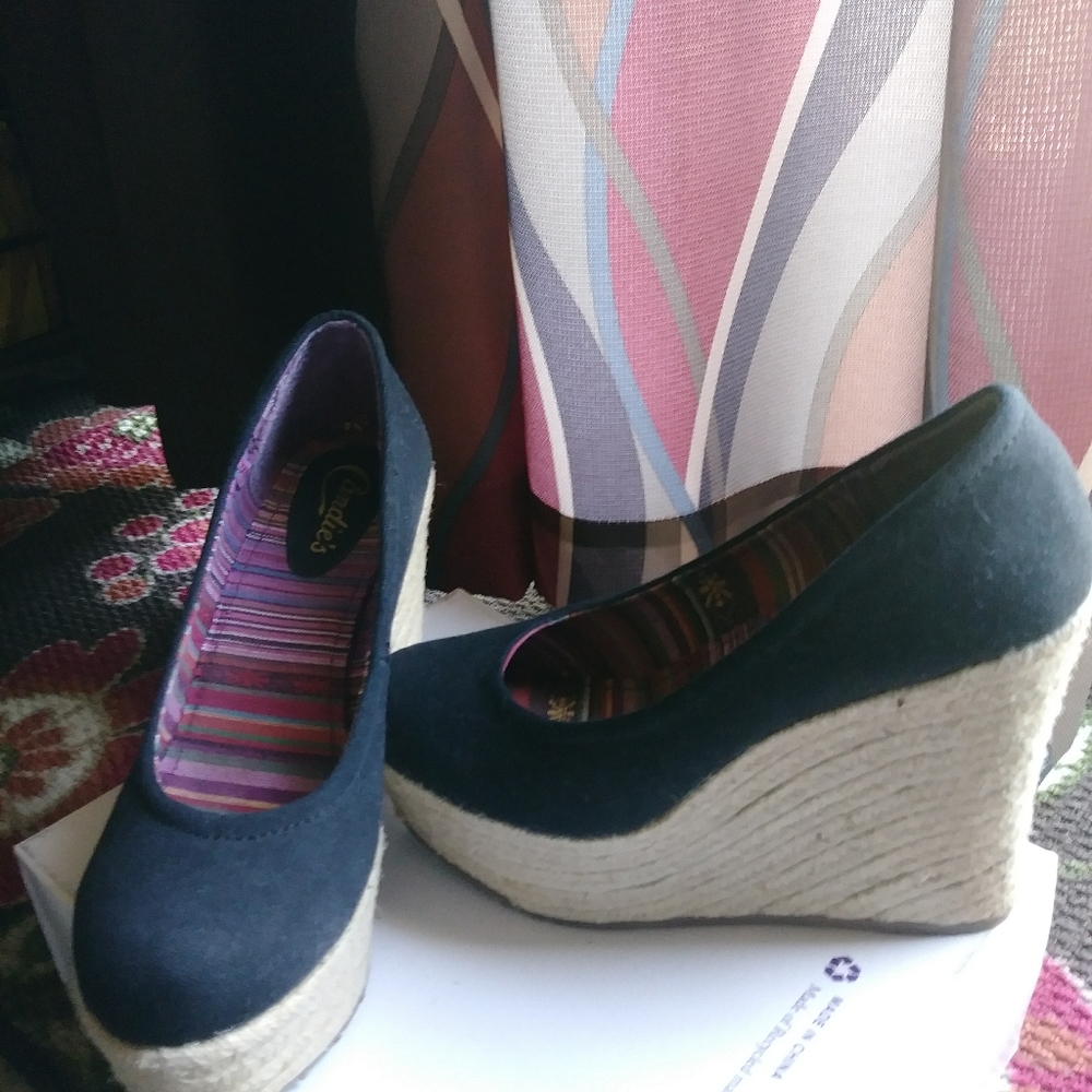 Heels - Picture 3 of 3